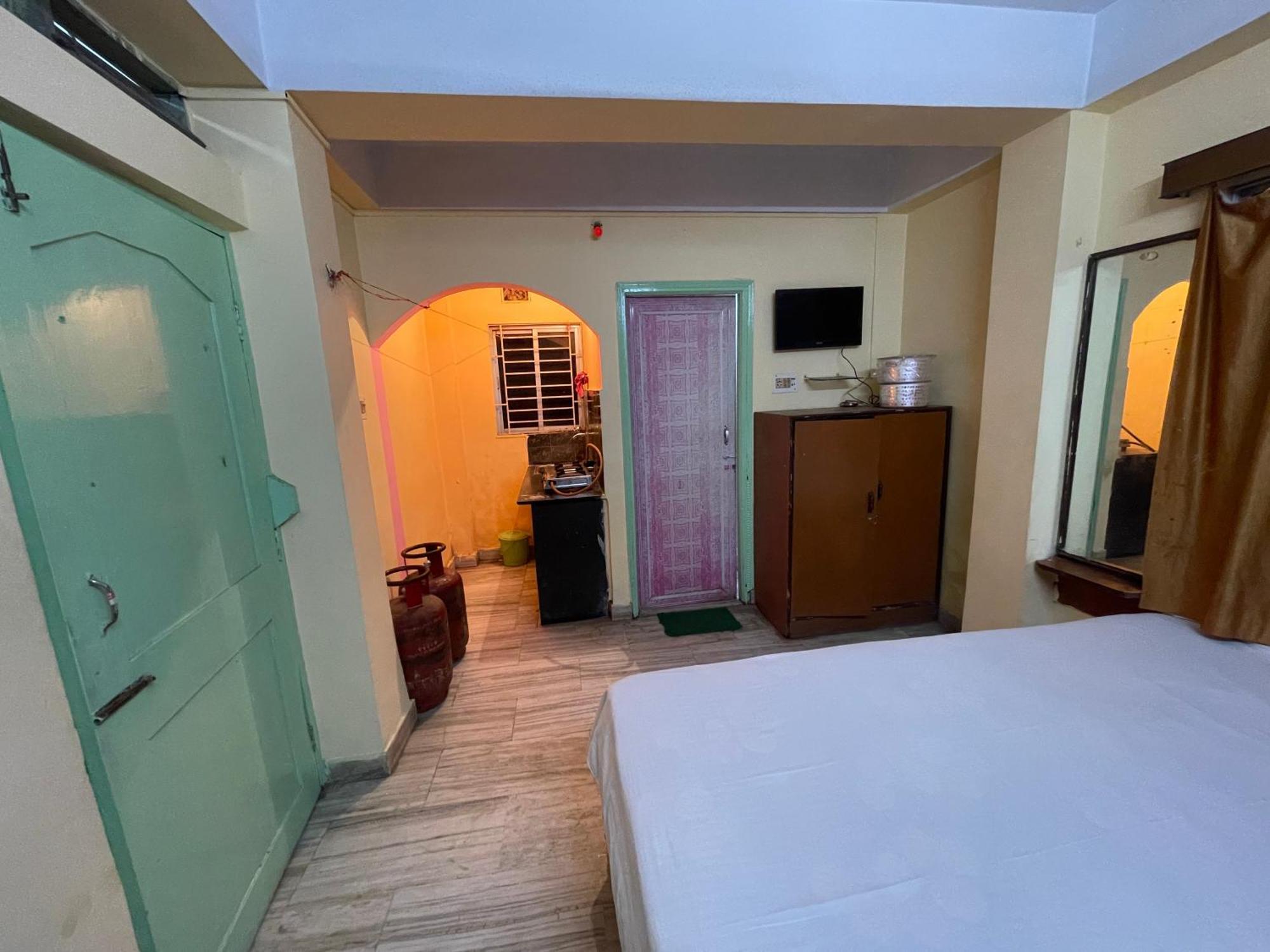 Hotel Pushpashree Near Sea Beach-puri Puri
