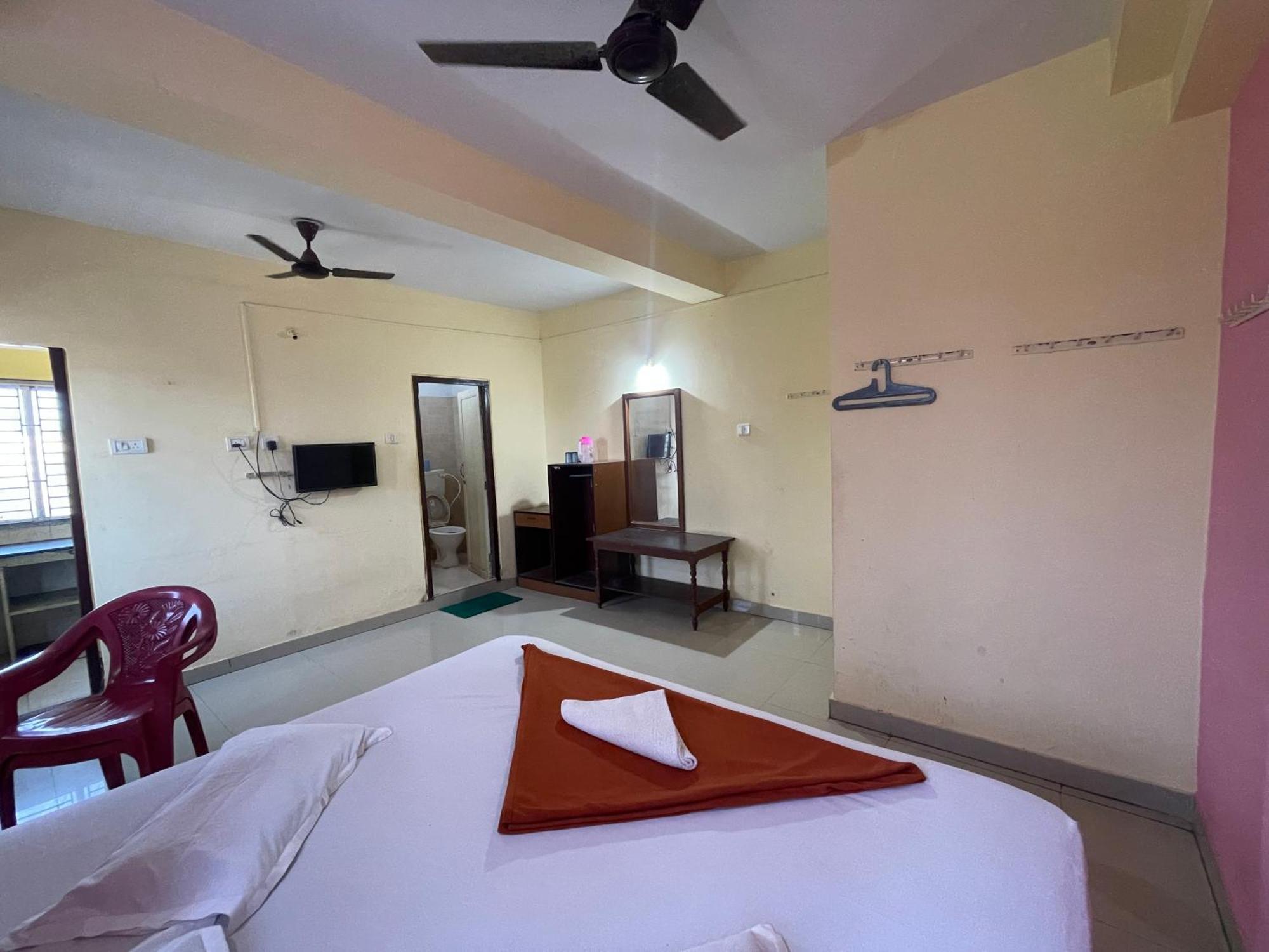 Pushpashree Near Sea Beach-puri Hotel