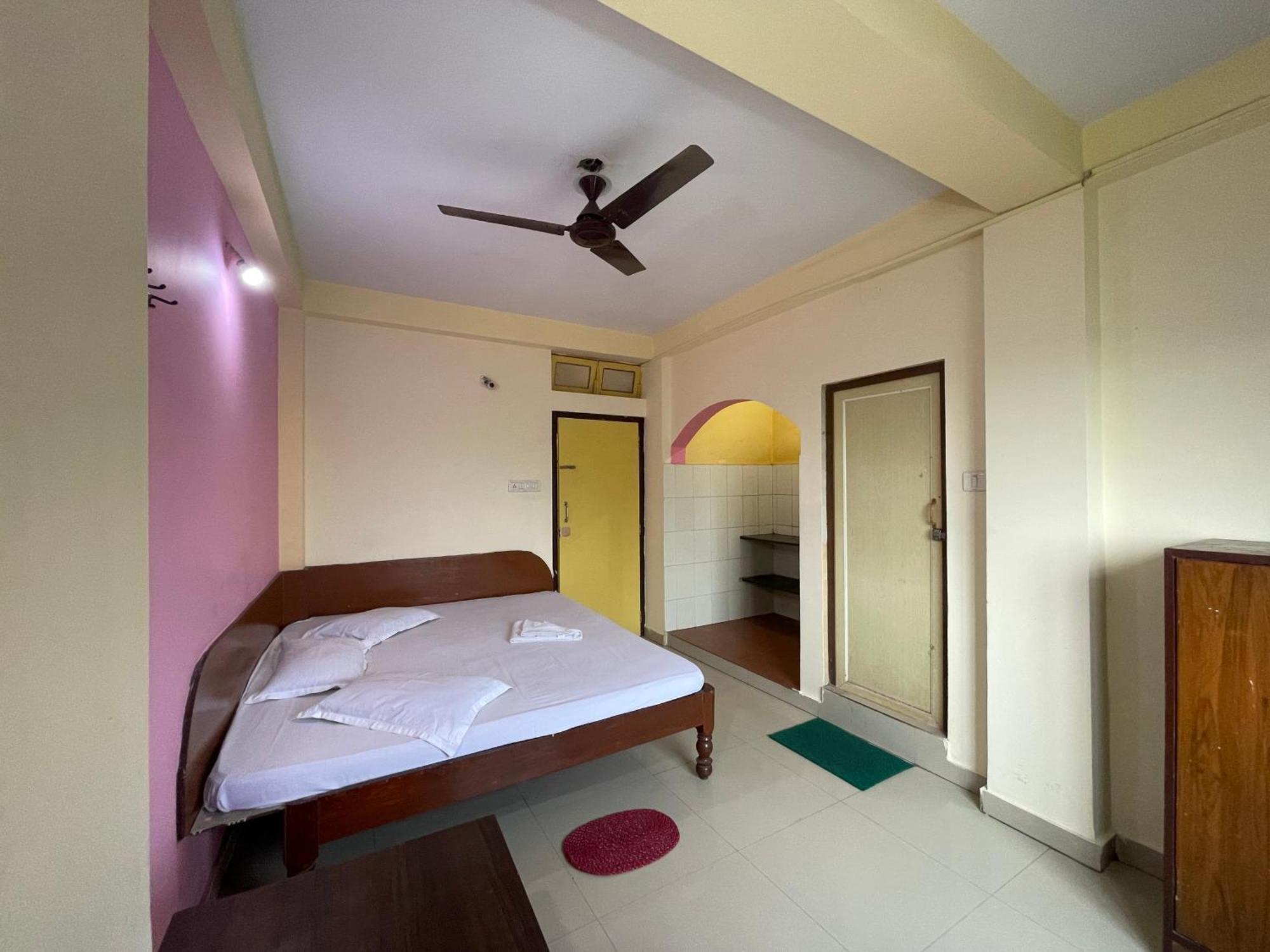 Pushpashree Near Sea Beach-puri Hotel