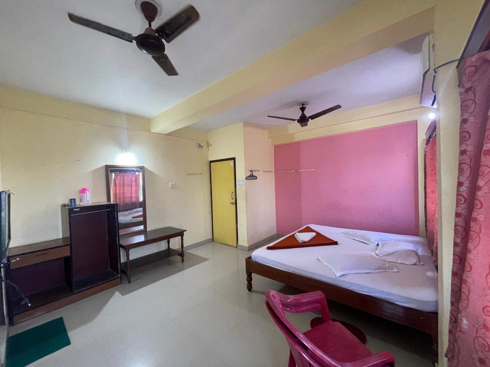 Hotel Pushpashree Near Sea Beach-puri