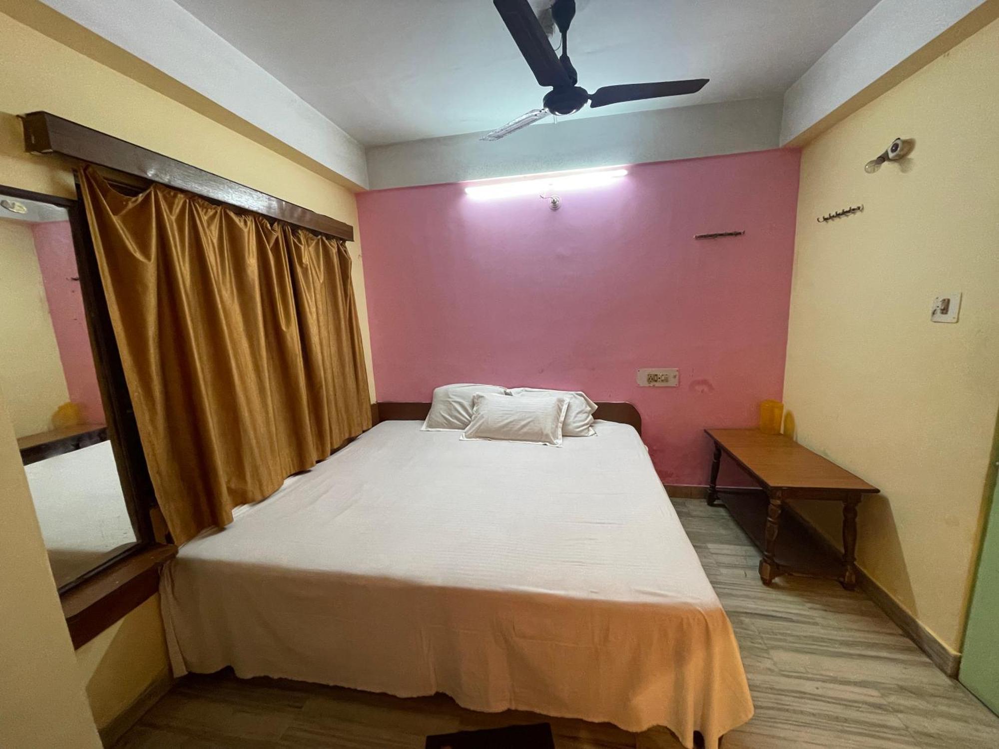 Pushpashree Near Sea Beach-puri Hotel